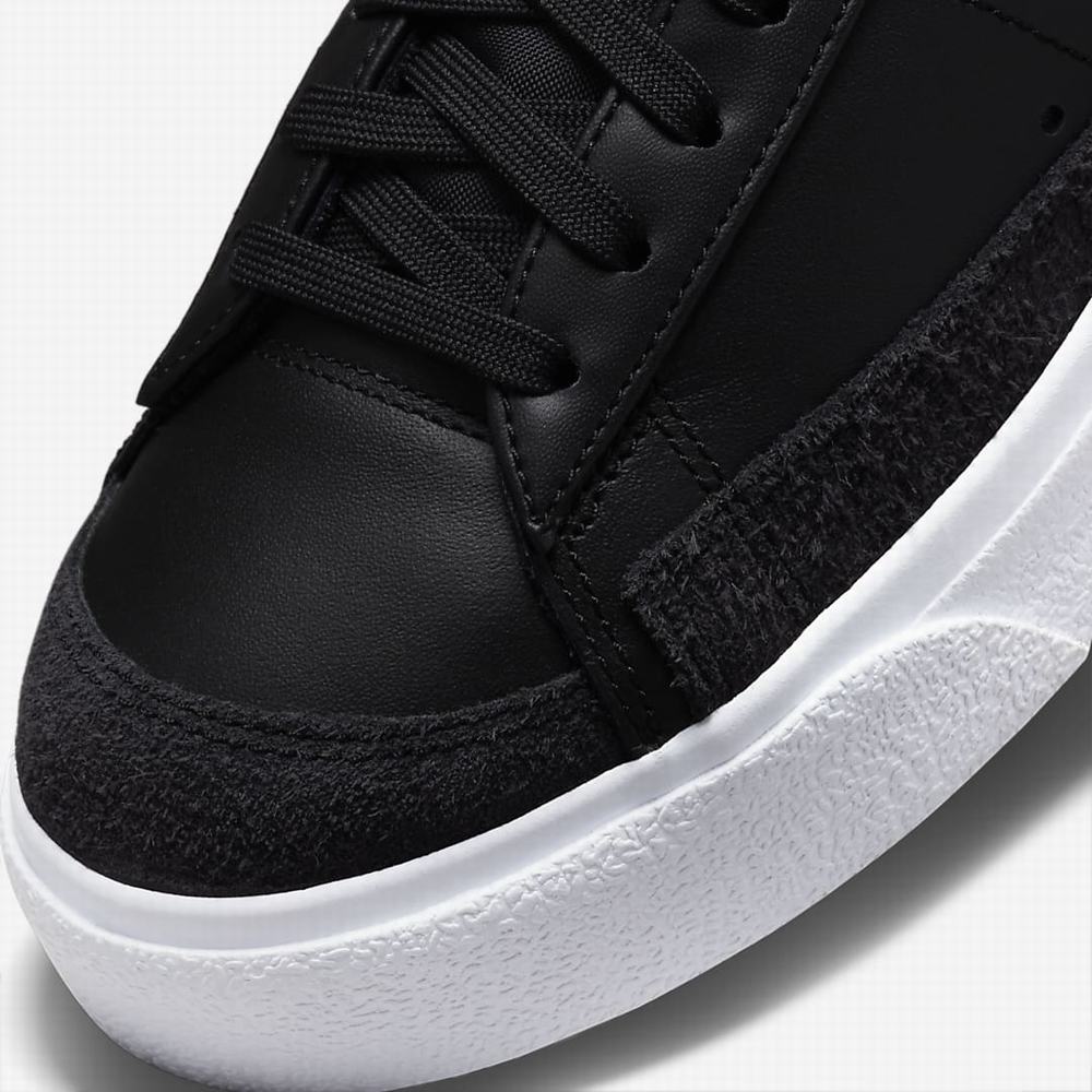 Tenisky Nike Blazer Low Platforme Damske Čierne Biele | SK526304